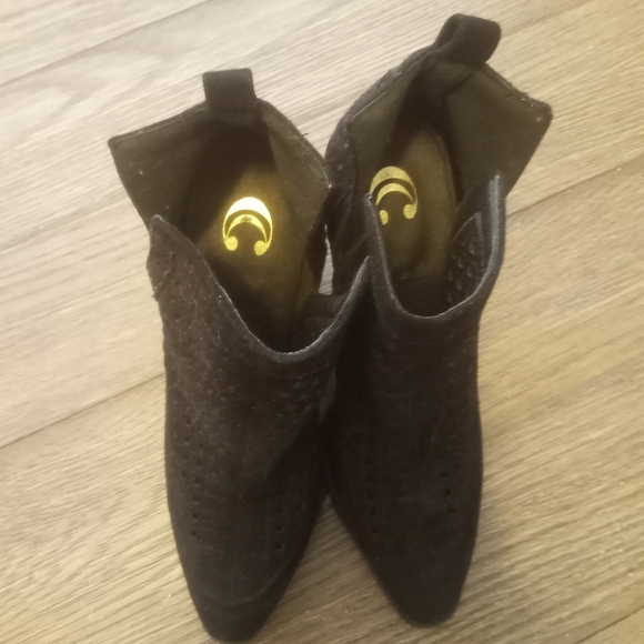 Charming Charlie Black Block Heel Booties size 7 - Picture 4 of 10